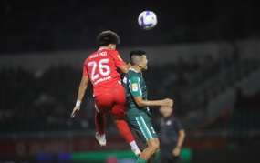 Vietnamese-American player Khoa Ngô receives high praise from coach Lê Huỳnh Đức