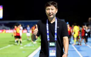 What plans does Coach Kim Sang Sik have to defeat Singapore?