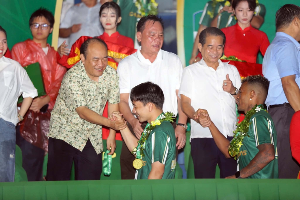 Công Phượng hiện thực hóa giấc mơ trăm tỷ của ông bầu  - Ảnh 4.