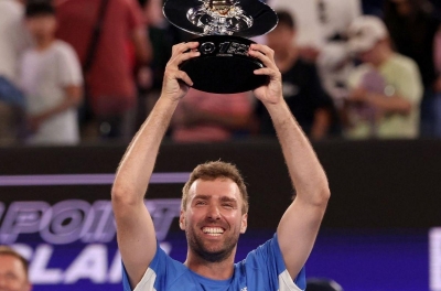 Amateur tennis player defeats Jannik Sinner, claiming a 1 million dollar prize