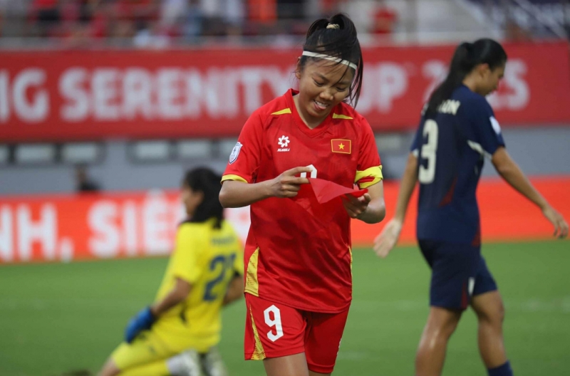 Scoring after two years, Huynh Nhu is once again honored by the AFF.