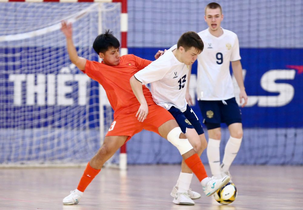 Tin nóng bóng đá Việt hôm nay 14/4: U19 Việt Nam thua U19 Nga; Văn Hậu được HLV Polking khen chuyên nghiệp - Ảnh 1.