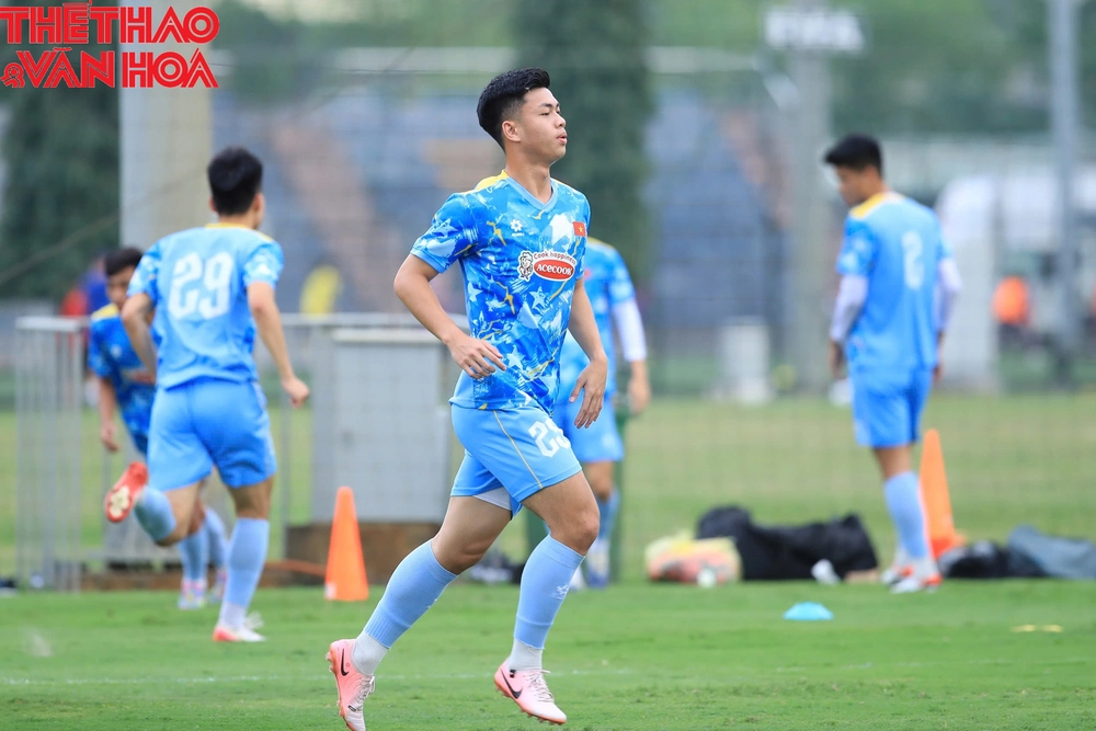 Tin nóng bóng đá Việt hôm nay 20/3: FIFA đánh giá cao HLV Kim Sang Sik; PVF-CAND chia tay 3 ngoại binh - Ảnh 2.