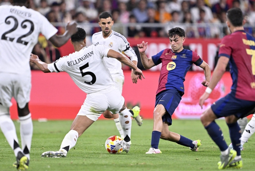 Pedri xát muối vào nỗi đau của Real Madrid khi nhắc lại thành tích