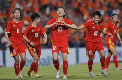 The Vietnamese women's national football team is forced to 'brave the storm' at ASIAD 2026