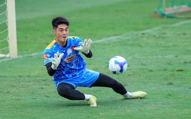 Trung Kiên feels no pressure competing for the position with Văn Lâm and Lê Giang