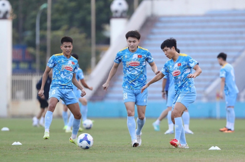 The Vietnam national team rookie impresses with proficiency in both feet