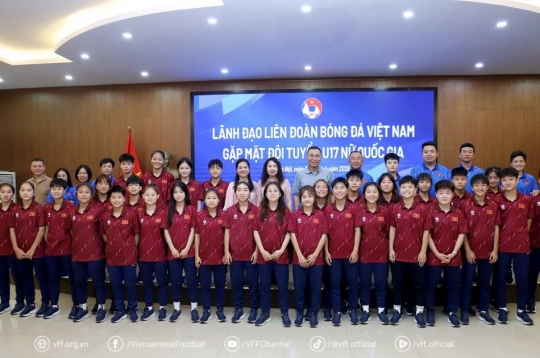 Vietnam U17 Women's Team Receives Moral Boost from VFF Leadership