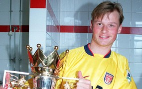 Former Arsenal goalkeeper who won the Premier League suddenly dies after a horrific car accident