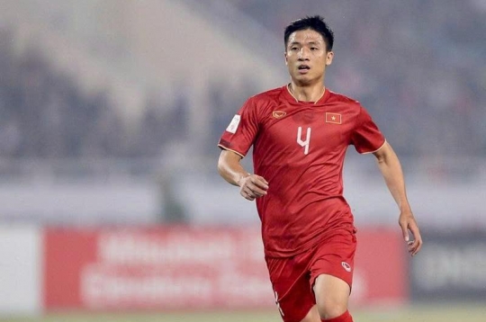 Vietnam national team defender travels to South Korea for surgery ahead of AFF Cup