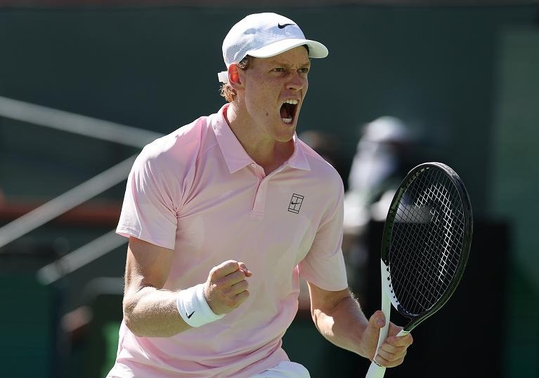 Sinner thắng trận thứ 6 liên tiếp trước Zverev để lần đầu vào chung kết Indian Wells - Ảnh 1.