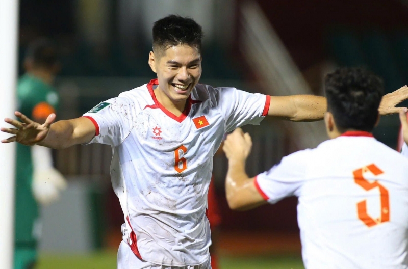 Vietnam National Team narrowly defeats Nepal thanks to an own goal