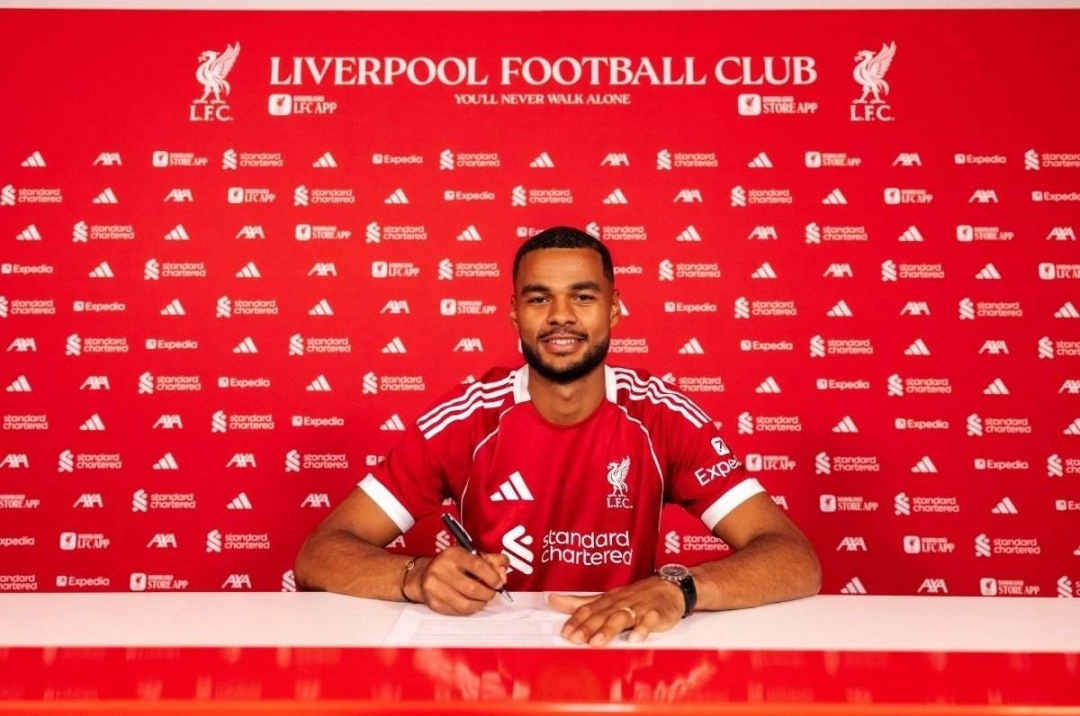 On the eve of the big match against Arsenal, Liverpool’s striker commits his future