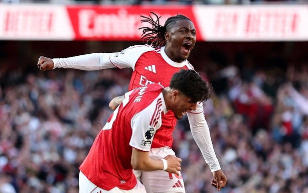 Arsenal reclaims the top spot in the Premier League with a minimum victory over Newcastle.