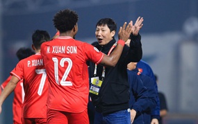 Coach Kim Sang Sik revitalizes the Vietnamese national team