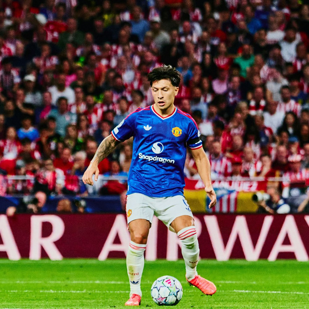 Lisandro Martinez ra quyết định về tương lai ở MU sau lùm xùm chỉ trích lãnh đạo CLB - Ảnh 2. Lisandro Martinez