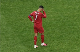 Ronaldo's lonely shadow