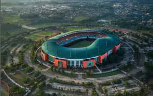 Admiring Gelora Pakansari, the modern "cauldron" that tests the will of the Vietnam National Team
