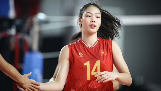 A 17-year-old opposite hitter nearly 1.9m tall surpasses several senior players to join the national team, hailed as the &#39;new Thanh Thúy&#39;