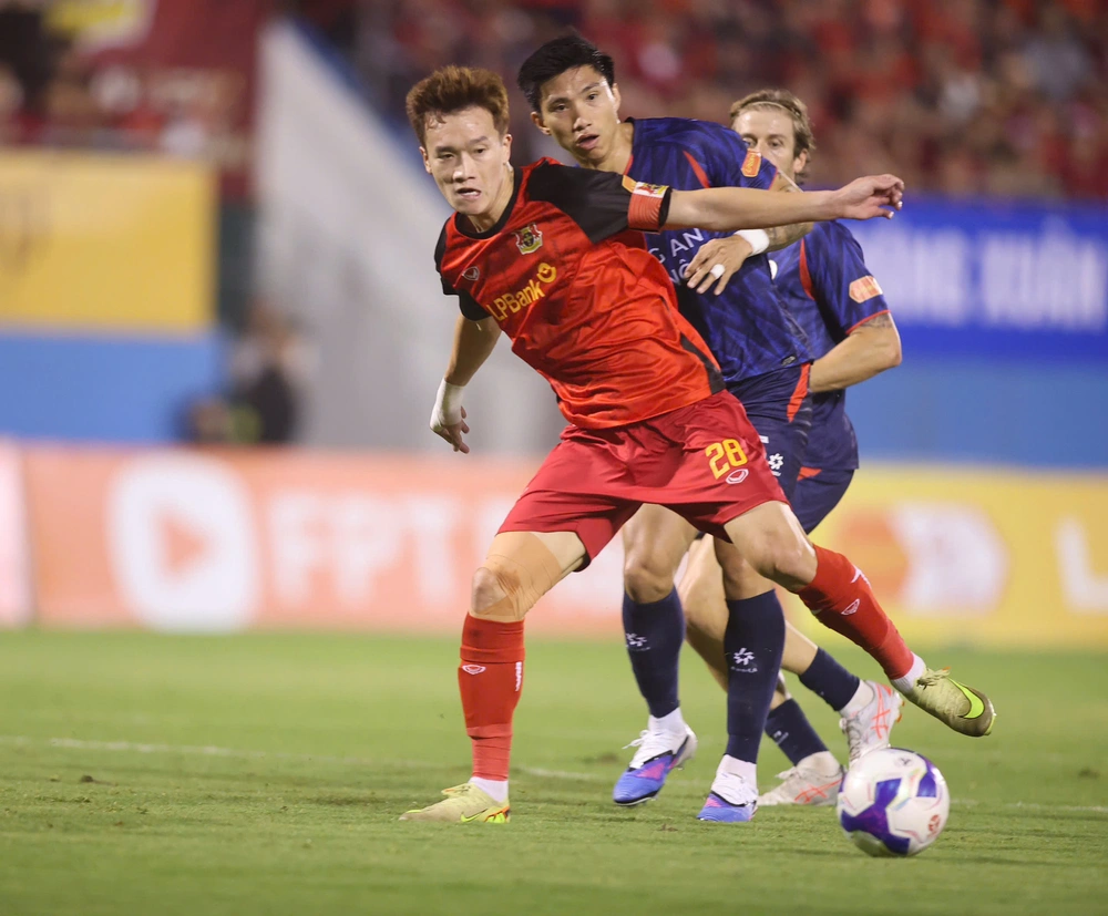 Từ nỗi đau chấn thương đến "niềm vui trở lại" của Văn Hậu - Ảnh 1. Từ nỗi đau chấn thương đến "niềm vui trở lại" của Văn Hậu - Ảnh 1.