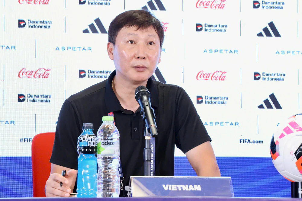 HLV Kim Sang Sik: 'Tôi chịu trách nhiệm về kết quả của đội tuyển Việt Nam' - Ảnh 1. HLV Kim Sang Sik: 'Tôi chịu trách nhiệm về kết quả của đội tuyển Việt Nam' - Ảnh 1.