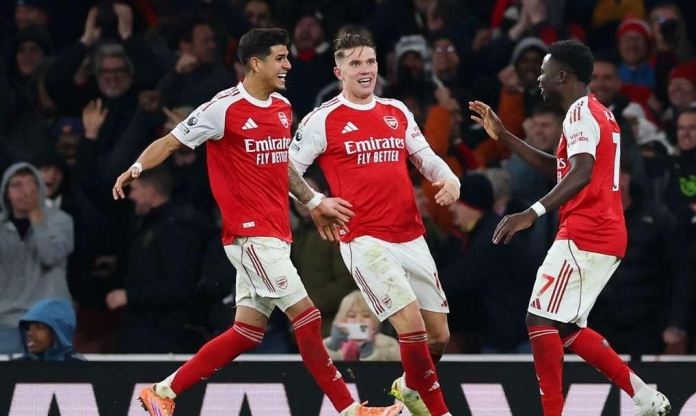 Ghi 2 bàn phút cuối, Arsenal thoát thua khó tin ở Ngoại hạng Anh