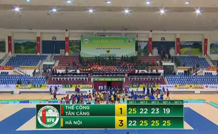 Bị dẫn trước ở set 1 nhưng CLB bóng chuyền nam Hà Nội đã ngược dòng đánh bại Thể Công Tân Cảng 3-1 ở cúp Hoa Lư Bình Điền 2026. Bị dẫn trước ở set 1 nhưng CLB bóng chuyền nam Hà Nội đã ngược dòng đánh bại Thể Công Tân Cảng 3-1 ở cúp Hoa Lư Bình Điền 2026.