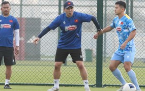 Assistant Kim Sang Sik continues to work alongside Coach Kim Sang Sik