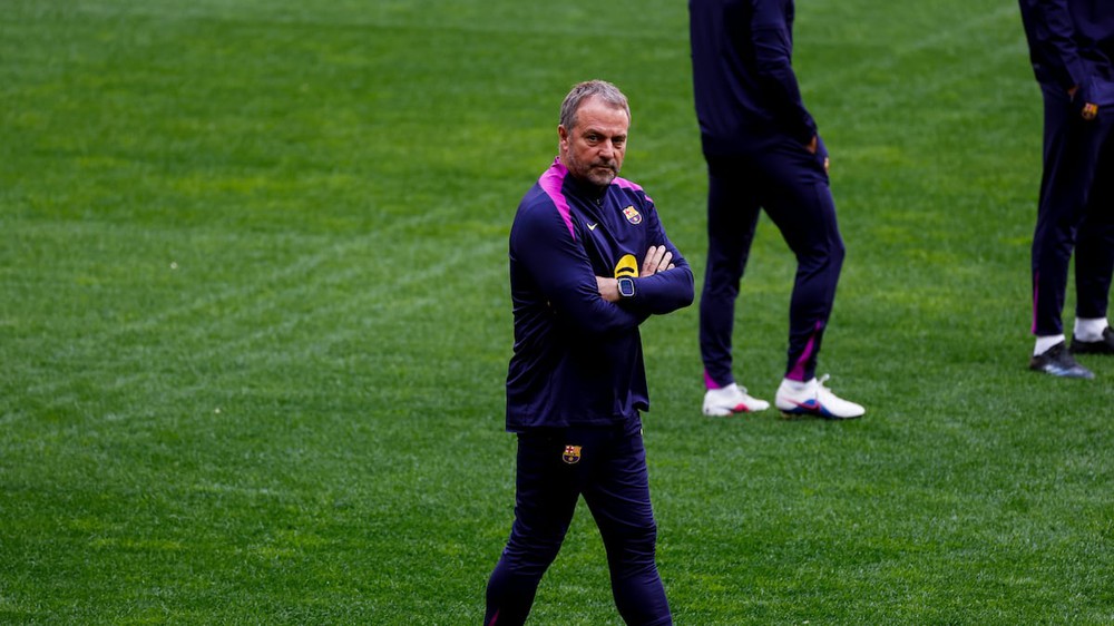 Trước thềm 'đại chiến' Champions League: Barca 'soi' mặt cỏ sân Atletico Madrid, phàn nàn với UEFA - Ảnh 1.