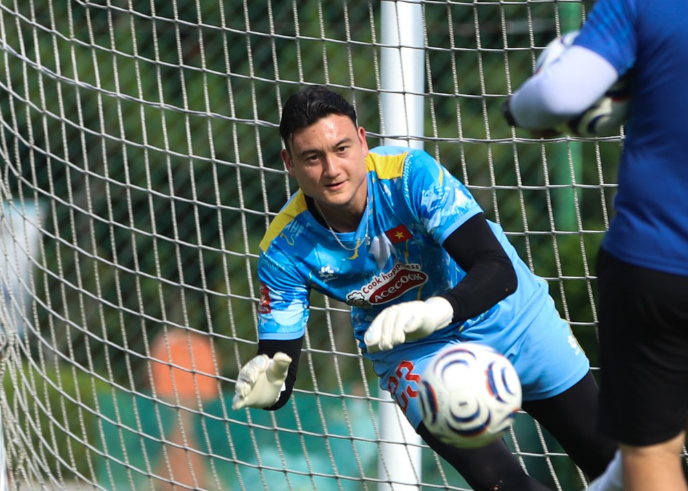 Đội tuyển Việt Nam vượt nắng tập luyện, sẵn sàng đấu Gangwon FC - Ảnh 2. Đội tuyển Việt Nam vượt nắng tập luyện, sẵn sàng đấu Gangwon FC - Ảnh 2.