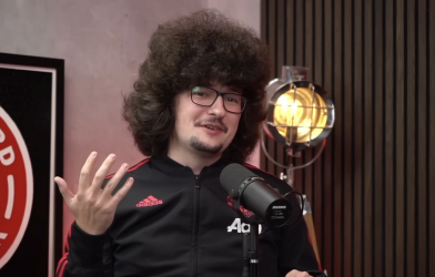 Manchester United's top star made a surprising comment about a fan who hasn't cut his hair for 500 days.