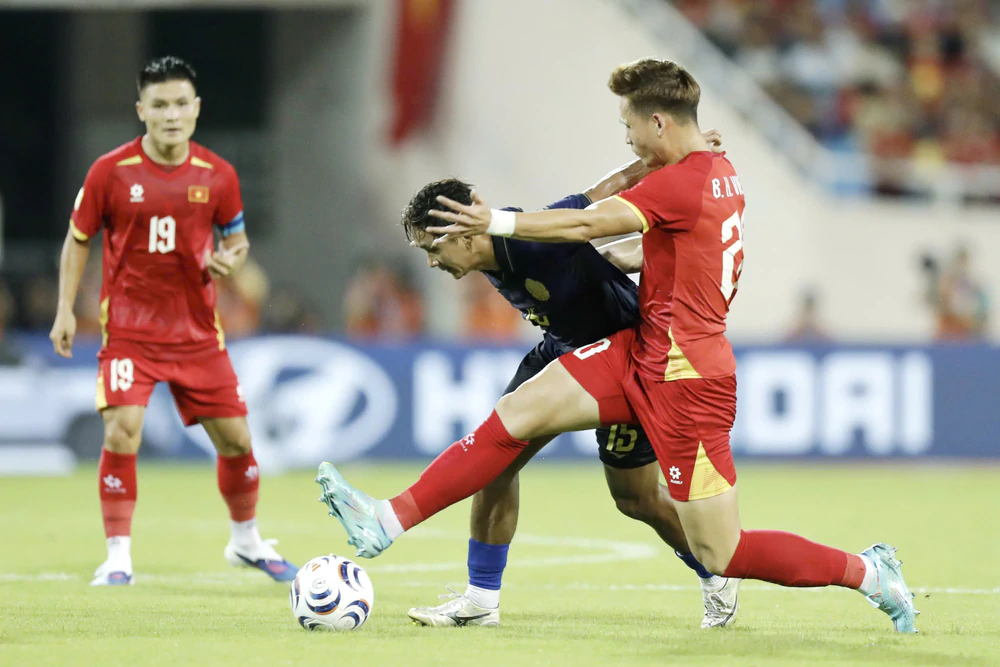 Đội tuyển Việt Nam lấy công bù thủ ở FIFA ASEAN Cup 2026 - Ảnh 1. Đội tuyển Việt Nam lấy công bù thủ ở FIFA ASEAN Cup 2026 - Ảnh 1.
