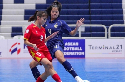Thai fans erupted with emotion after defeating Vietnam to advance to the regional final.