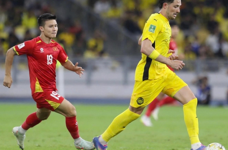 Spain's largest newspaper exposes the Malaysian star