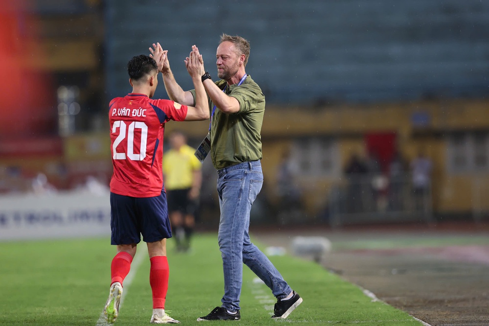 Văn Lâm đối đầu Nguyễn Filip, đất cố đô "nóng" rực - Ảnh 4.