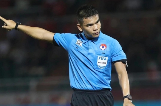 FIFA referee from Thailand arrives in Vietnam to officiate the highly anticipated capital city 'derby' match