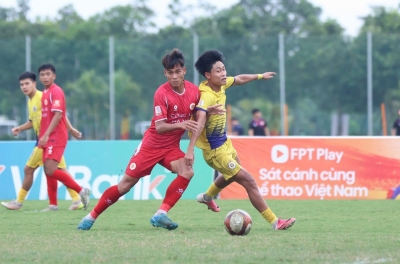 Identify the first two teams to secure semi-final spots in the National U21 Championship.