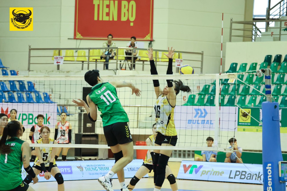 Phụ công sinh năm 2005 Lê Như Anh tỏa sáng trong màu áo VTV Bình Điền Long An Phụ công sinh năm 2005 Lê Như Anh tỏa sáng trong màu áo VTV Bình Điền Long An