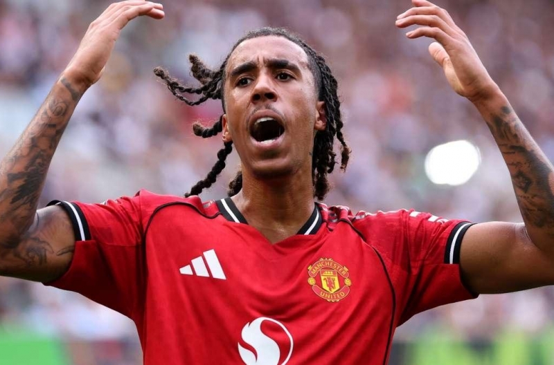 MU blockbuster unexpectedly returns wearing his former club's jersey