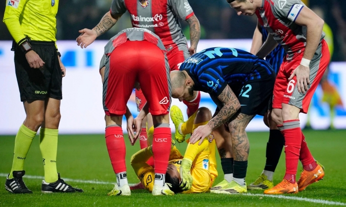 Nhà vô địch World Cup lên tiếng xin lỗi thủ môn Indonesia