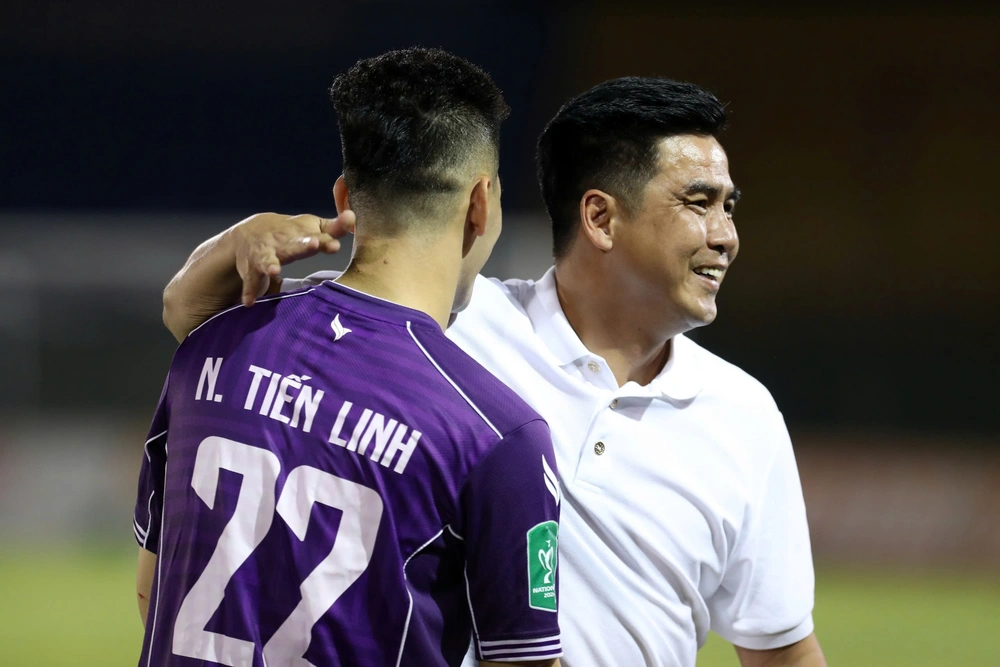 Thiếu HLV trưởng, Công Phượng và đồng đội vẫn kỳ vọng tạo bất ngờ tại Thống Nhất - Ảnh 2.