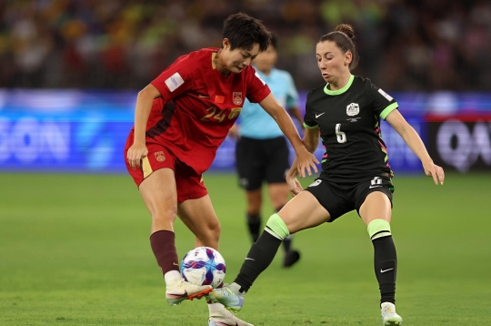 Identify the first team to qualify for the Asian Cup 2026 final