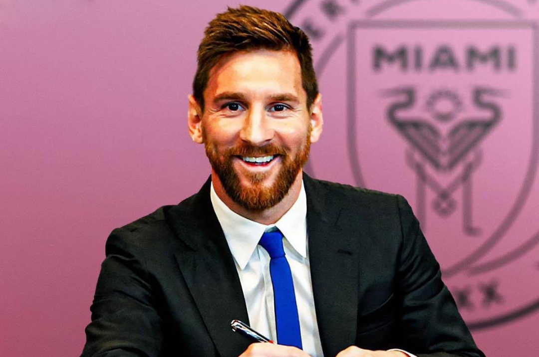 Why did Lionel Messi extend his contract with Inter Miami?