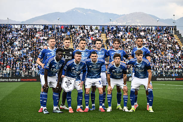 Como đang bay cao ở Serie A với Cesc Fabregas Como đang bay cao ở Serie A với Cesc Fabregas