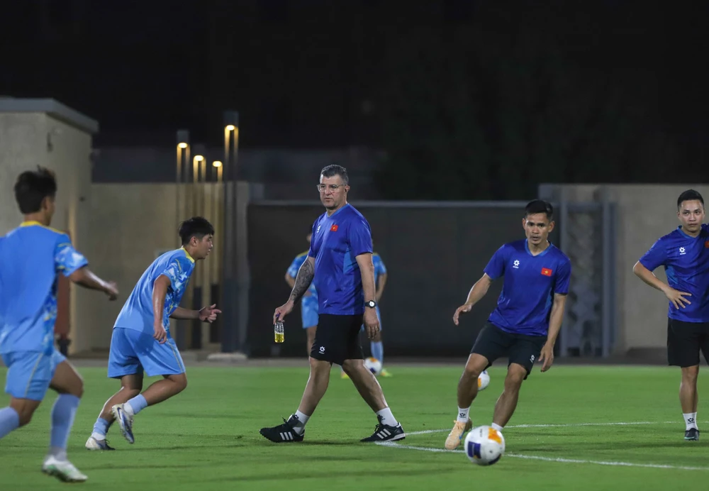U17 Việt Nam quyết thắng UAE để định đoạt 'số phận' - Ảnh 1. U17 Việt Nam quyết thắng UAE để định đoạt 'số phận' - Ảnh 1.