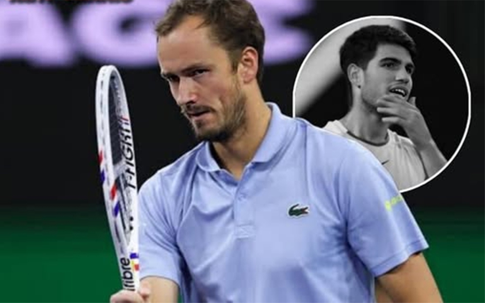 Alcaraz thua trận đầu tiên trong năm, lỡ hẹn chung kết Indian Wells Masters với Sinner - Ảnh 1.