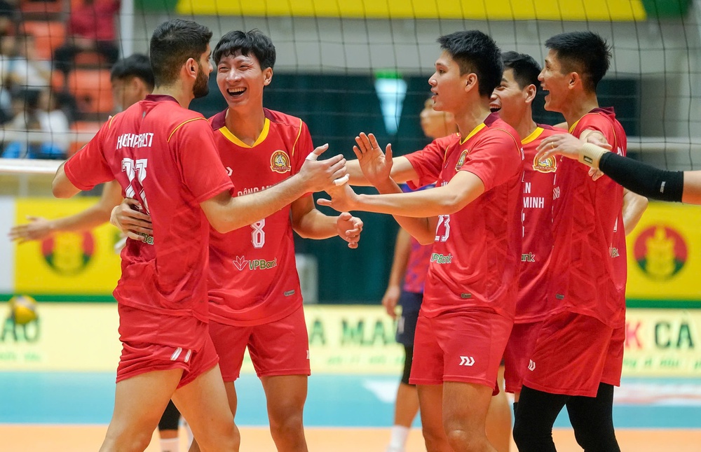 Công An TPCHM đánh bại Thể Công Tân Cảng 3-0, vào chung kết cúp Hùng Vương 2026