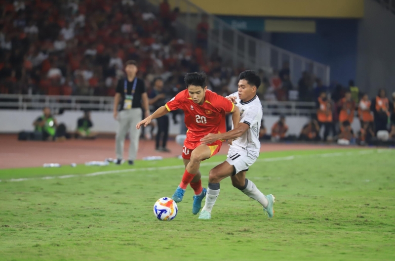 Vietnam U23's number one left-back is determined to participate in SEA Games 33.