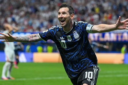 Argentina adopts the date of its victory over England at the World Cup as a commemorative day.