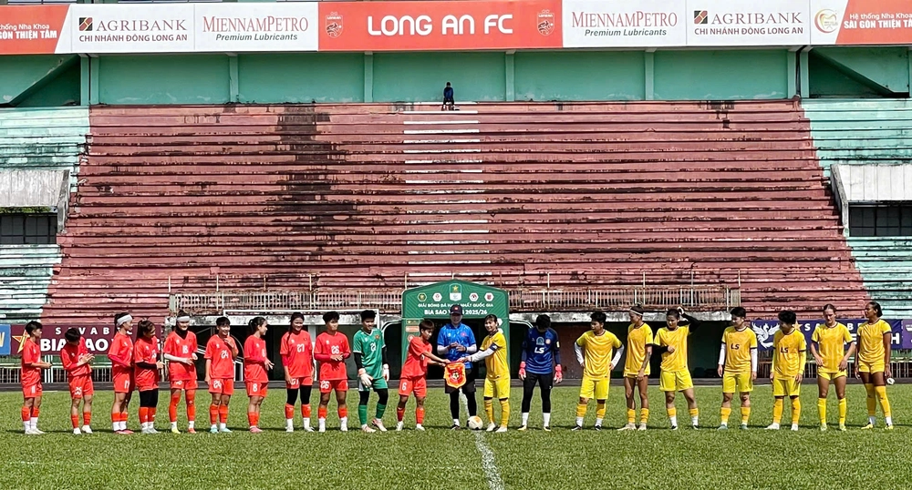 Tin nóng bóng đá Việt hôm nay 20/3: FIFA đánh giá cao HLV Kim Sang Sik; PVF-CAND chia tay 3 ngoại binh - Ảnh 4.